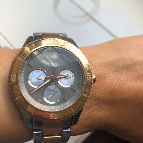 Fossil Watch - Picture 1 of 6